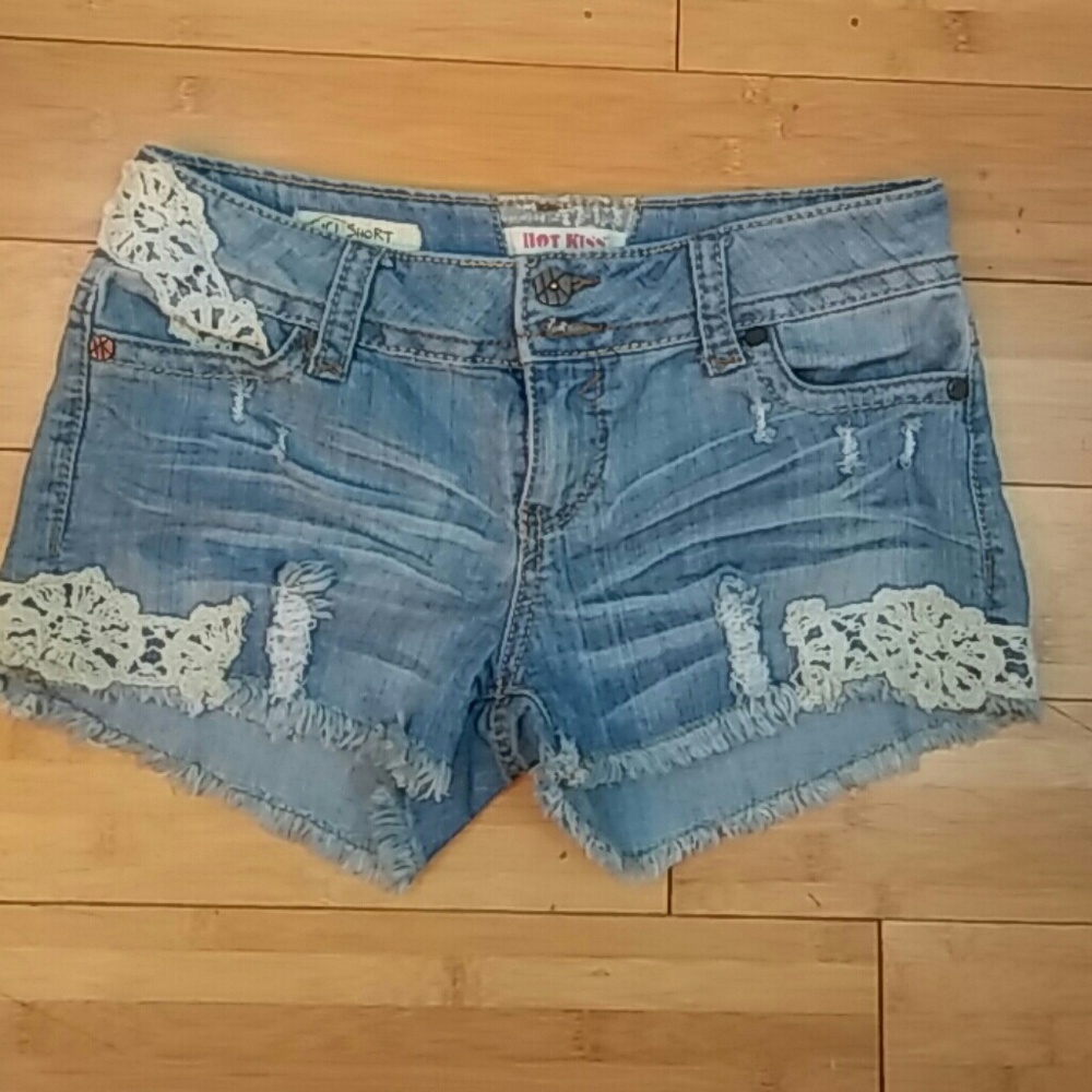 Hot Kiss frayed chrochet denim shorts